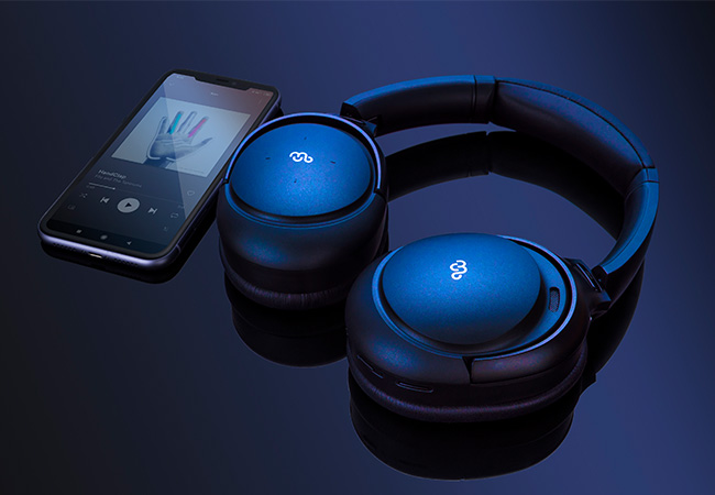 nosie cancelling headphones