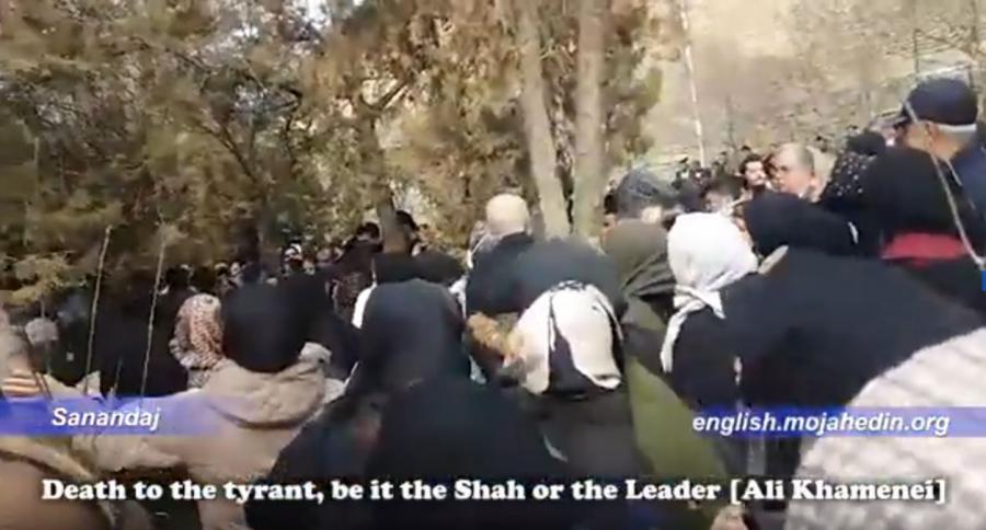 People of Sanandaj stage demonstration, chanting, "Khamenei is a murderer"