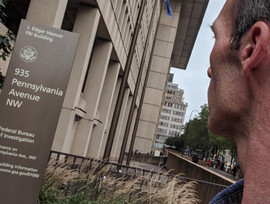 David E. Howe outside of FBI Headquarters, Washington, 09/17/2018
