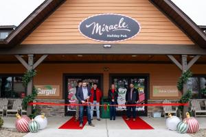 Ribbon cutting ceremony at Miracle® at Fair Oaks Farms.