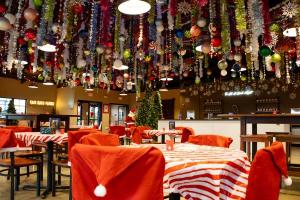 Miracle® Family Holiday Pub at Fair Oaks Farms