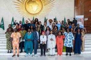 Delegates from High-Level Influencers Forum on Borderless Africa standing infront of the African union