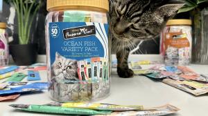 Cat with Fussie Cat 50-Count Puree Variety Packs