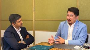 Even Koh in discussion with healthcare executives at Robotimize Malaysia hub during international delegation visit