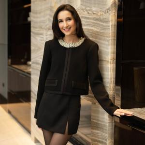 Headshot of Leah Farra, Global Real Estate Advisor at Jameson Sotheby’s International Realty, specializing in Chicago luxury real estate.