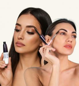 Two Selene Sky Models Using New Brown Eyebrow Gel on their eyebrows