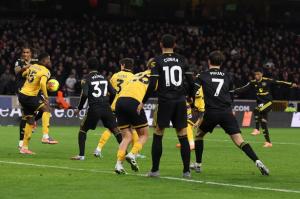 Bruno Fernandes sliding