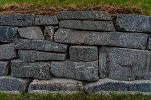 retaining wall installation services