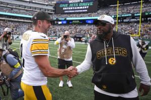 Rodgers and Tomlin shaking hands