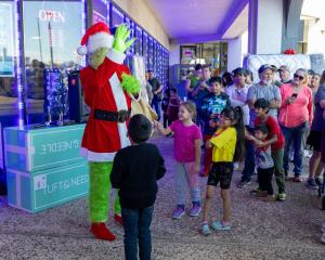 Miracle-Mattress-Went-The-Extra-Mile-For-San-Antonio-Families-in-Need-During-The-Holidays