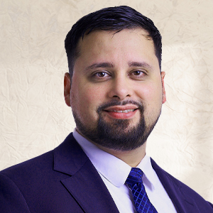 Headshot of Trial Attorney Luis Espinoza, who joined Karns & Karns to handle motor vehicle accidents and wrongful death cases in Texas