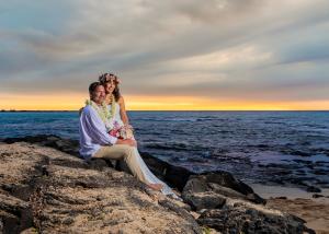 Holiday "Yes" to Hawaii "I Do": Kona Wedding Officiant Guides Newly Engaged Couples from Proposal to Beachfront Vows