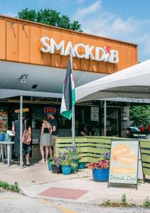 Smack Dab Chicago Outdoor Patio