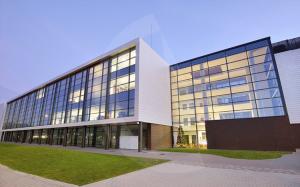 The photograph shows the exterior of the building where Maxwerk Health is located