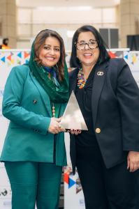 Allyson McKithen, Executive Director, World Trade Center DC, presents the Best Embassy Exhibit Award People’s Choice to Saudi Arabia.