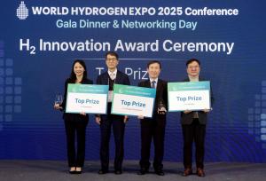Group photo of H2 Innovation Award Best Award winners