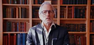 Henrick Johansson in a library