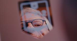 Henrick Johansson looking at plaque