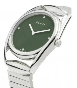 Gucci wristwatch from the Horsebit Collection, with diamonds on the dial, a 34mm stainless steel bracelet accented with diamonds and the original box (estimate: $1,000-$1,200).