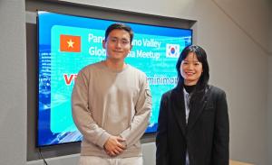  (From left) George Jeong, Global Operations Director at Minimap, and Hoang Phuong Trang, Deputy Editor of VietnamPlus