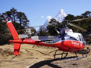 ebc trek with helicopter