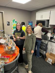 Oxford, OH – Petermann Bus – Packing Thanksgiving Baskets for Families
