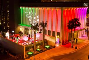 Meet Las Vegas exterior at night