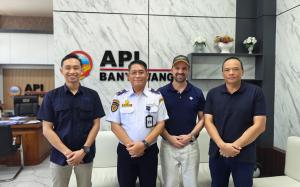 From left: Capt. Demmy Setyo Wiyono, Head of Business Development API Banyuwangi, Dr. Capt. Daniel Dewantoro Rumani, Director API Banyuwangi, Dennis Keller, Group CEO Seaplane Asia, Wirmandi Sugriat, CEO Santai Seaplane