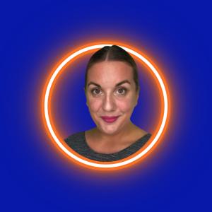Headshot of Selina Wragg, CEO and Founder at Veuno, on a Zaffre background with an orange circle outline.