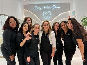 Dre Diana Abdel-Rahman avec son équipe