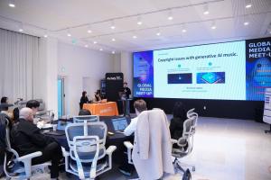  Mippia CTO Seonghyeon Go presents at the Global Media Meetup held on Friday, December 12, at MIK Basecamp in Seocho-gu, Seoul.