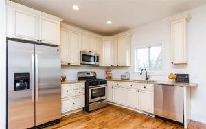 Lenox Canvas Cabinets