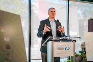 David Naftzger speaking at the 2022 launch of the 100% Great Lakes Fish Initiative