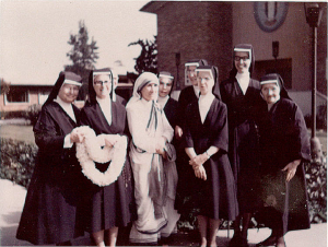 Photo from 1973 showing religious sisters gathered on the Maryvale campus during a visit by Mother Teresa in Los Angeles County.