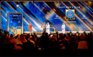OnePlayr presenting the Best Men’s Club award to Paris Saint-Germain on stage at the Globe Soccer Awards 2025 in Dubai, with a large international audience and official ceremony backdrop.