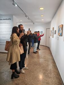 alt="Exposition Mémoire Résiduelle à l’Institut Français de Casablanca, installation immersive mêlant réalité augmentée, art et technologie"