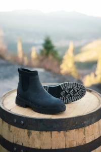 Roxy At Work Jeyna Work on Barrel in Front of Mountains