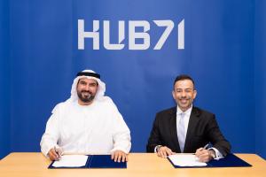 Ahmad Ali Alwan and Wael Aburida signing the partnership agreement between Fikra Ventures and Hub71 in Abu Dhabi