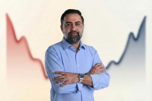 Portrait of Florida mortgage broker Shahram Sondi with abstract market background illustrating bond and stock market dynamics