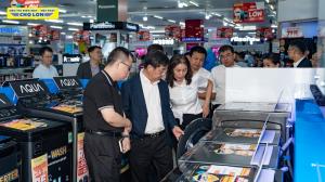 Haier visits the AQUA product exhibition area at Dien May Cho Lon