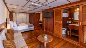 Tonle Suites cabin onboard RV Tonle Pandaw