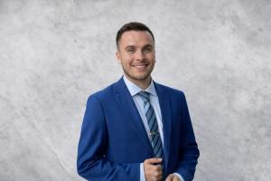 Modementum Portland Manager Ren Fredricks and the new Oregon business development team celebrating the Pacific Northwest expansion launch.