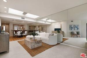 Ray Lyon receiving the Best Santa Monica Realtor award for being the top listing agent and new construction expert in Santa Monica, CA.