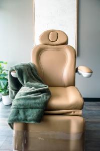 Treatment room at Kairos Aesthetic Medicine designed for expert-led aesthetic and longevity care.
