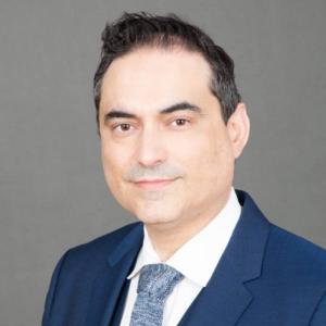 Claudio Calado specializes in strategic financial planning, wealth management, investment banking, capital raising, and business consulting for entrepreneurs and corporate clients.