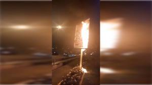 Tehran – Edalat Expressway, defiant youth torched banners carrying pictures of the regime’s Supreme Leader Ali Khamenei