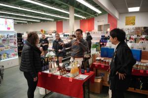Customers enjoying the tasting of "Tsunan Ai: Blue" at Uwajimaya Beaverton, held in collaboration with our partner, Namazake Paul Imports.
