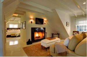 The Baker House 1650 (Photo Credit: ©mixmediaplus)