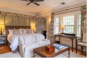 The Baker House 1650 (Photo Credit: ©mixmediaplus)