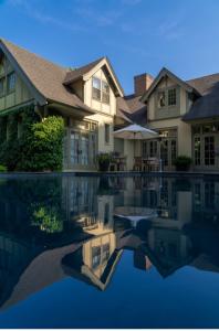 The Baker House 1650 (Photo Credit: ©mixmediaplus)